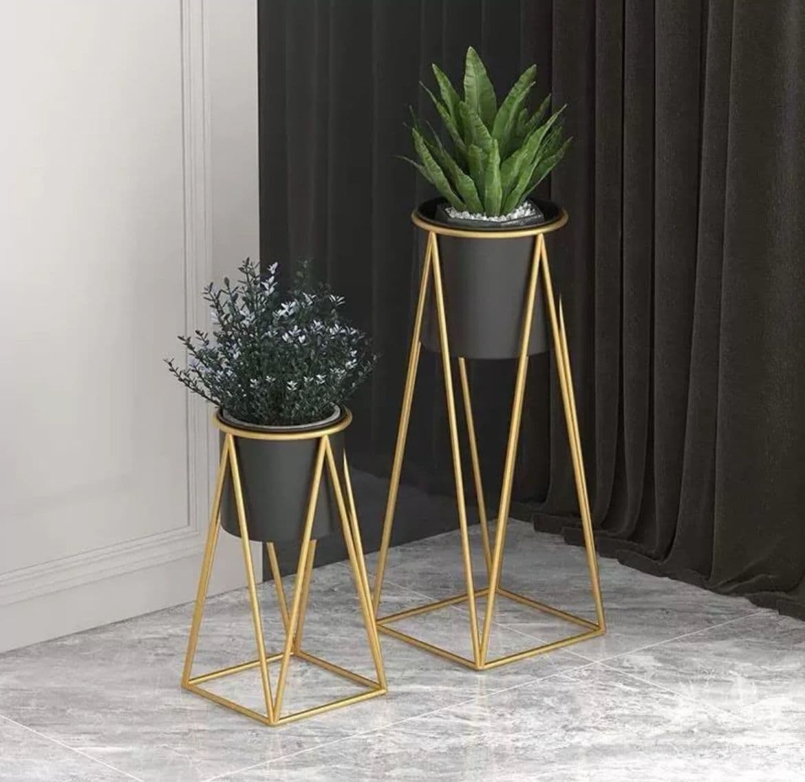 mesero con soporte metálico resistente